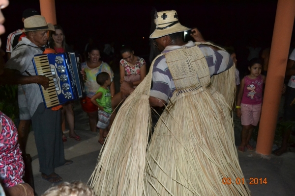 Grupo de Reisado do Boi Memória faz peregrinação no bairro Mato Seco. - Imagem 39