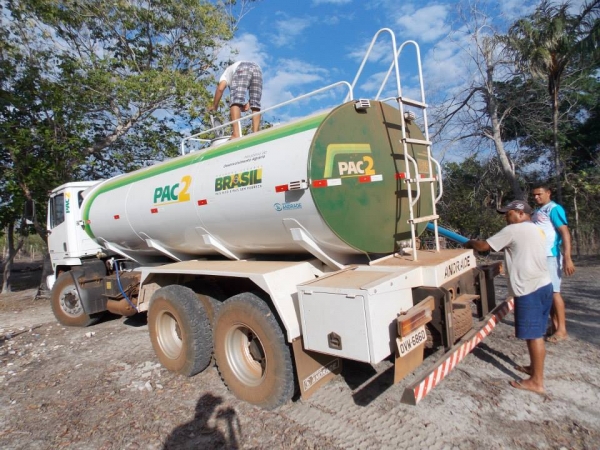 Abastecimento com carro pipa na zona rural de Capitão de Campos - Imagem 6