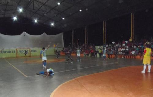 Seleção de futsal de N. S. dos Remédios perde na estreia