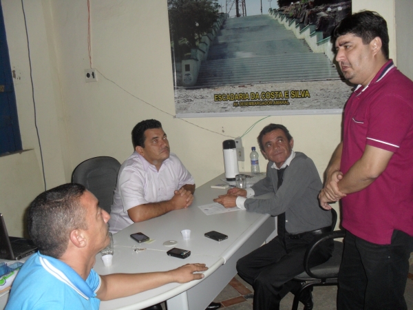 Prefeito dá aula de democracia - Imagem 4