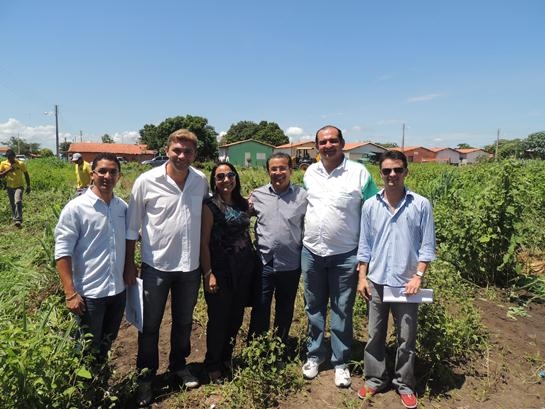 Iniciada a limpeza do terreno para construção de quadra poliesportiva no bairro Nova Brasília - Imagem 2