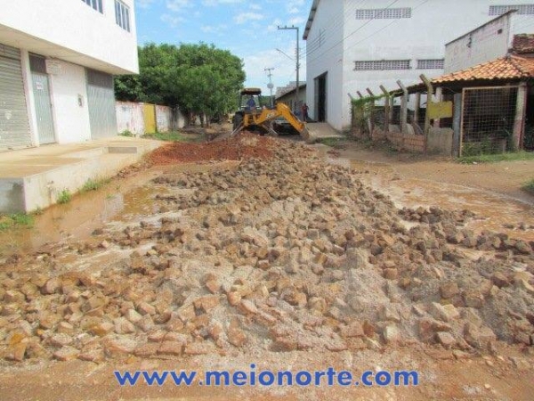 Prefeitura realiza recuperação da rua Leônidas Melo - Imagem 3