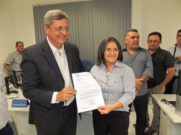 Prefeita Neuma Café assina ordens de serviços para construções de obras - Imagem 2