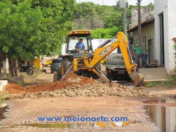 Prefeitura realiza recuperação da rua Leônidas Melo - Imagem 1