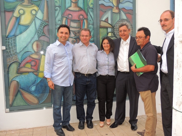 Prefeita Neuma Café assina ordens de serviços para construções de obras - Imagem 9