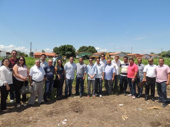 Iniciada a limpeza do terreno para construção de quadra poliesportiva no bairro Nova Brasília - Imagem 3