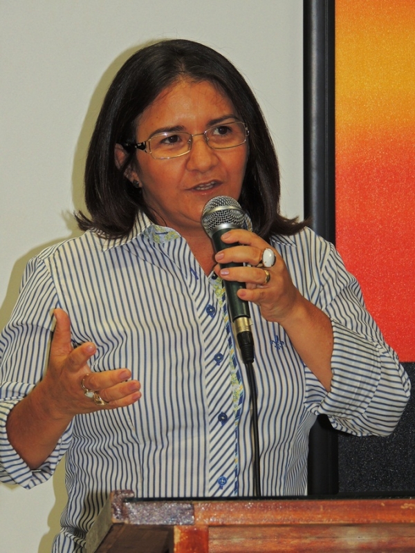 Prefeita Neuma Café assina ordens de serviços para construções de obras - Imagem 5