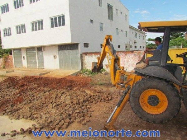 Prefeitura realiza recuperação da rua Leônidas Melo - Imagem 2