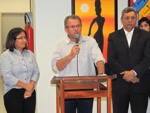 Prefeita Neuma Café assina ordens de serviços para construções de obras - Imagem 4