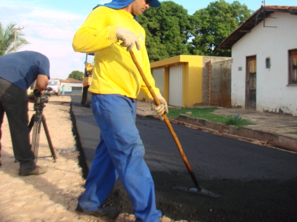 Asfaltadas avenidas e ruas do Mercado Central de Altos - Imagem 1