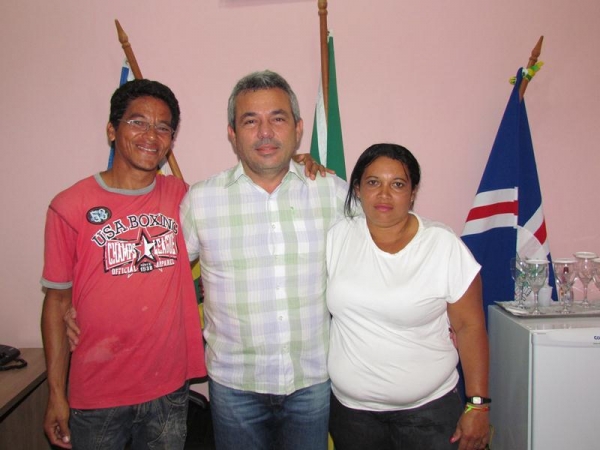 Funcionários parabenizam prefeito pela passagem de seu aniversário - Imagem 2