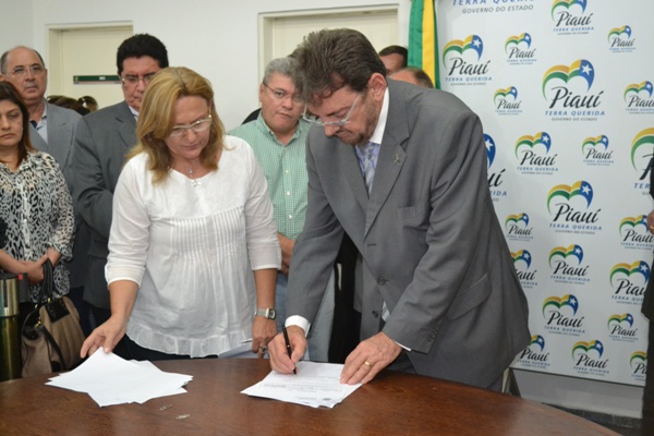 Governador libera sistema de abastecimento de água e confirma visita a Campo Maior