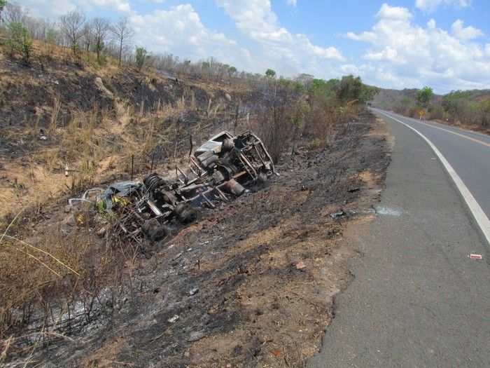 Quatro Lagoinhense Morre em um Acidente de transito na BR 316   - Imagem 8