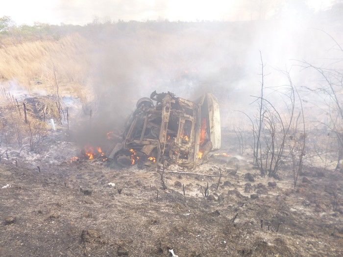 ACIDENTE ENTRE UMA CARRETA E UM SIENA NA BR 316,ENTRE AS CIDADES DE DEMERVAL LOBÃO E LAGOA DO PIAUÍ., - Imagem 3