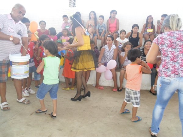 Secretaria de Educação e Prefeitura realizaram festa para as Crianças - Imagem 7