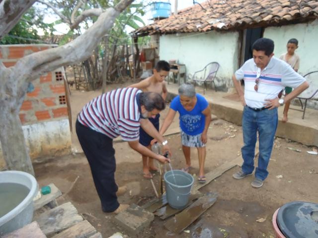 Prefeitos Dr.Zé Maria inaugura nova Rede de Distribuição de Água em Furta-Lhe a Volta - Imagem 27