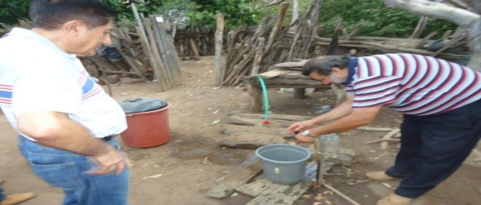 Prefeitos Dr.Zé Maria inaugura nova Rede de Distribuição de Água em Furta-Lhe a Volta