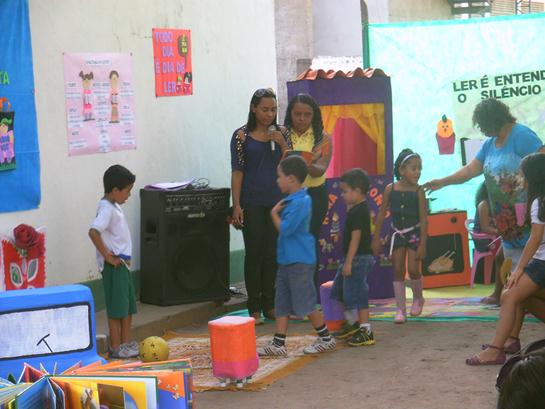 Escolas Municipais realizam o lançamento do Projeto Sacola de Leitura: Quem Conta, Canta, se Encanta e Reconta. - Imagem 8