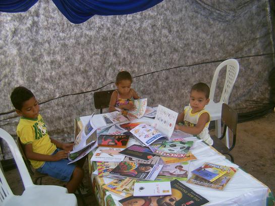 Escolas Municipais realizam o lançamento do Projeto Sacola de Leitura: Quem Conta, Canta, se Encanta e Reconta. - Imagem 11