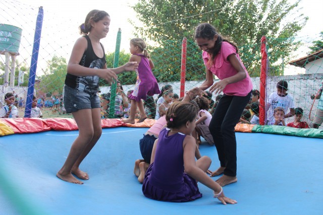 Prefeita Dra. Salete Rego Participa de festinha das crianças no município de Miguel Alves - Imagem 27