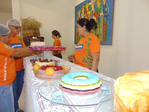 Prefeitura promove evento de confraternização para encerramento do curso de confeiteiro  - Imagem 2
