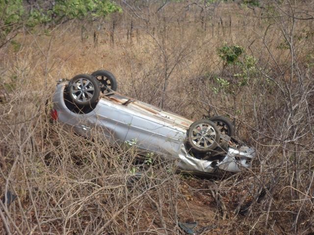 Bancária perde controle do carro em uma curva e sofre acidente Na Br 316 - Imagem 1
