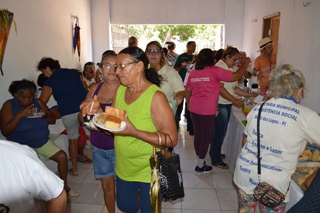 Prefeito Bernildo Val participa de café da manhã com idosos em Buriti dos Lopes - Imagem 4