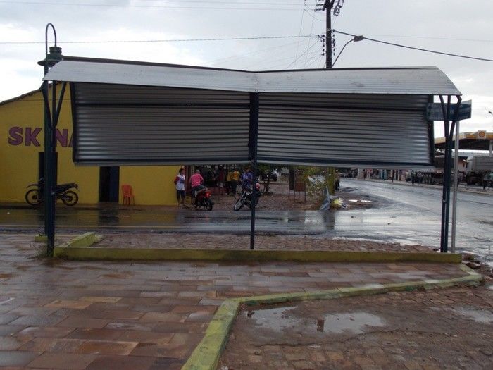 Chuva com ventania provoca danos em diversos pontos da cidade - Imagem 25