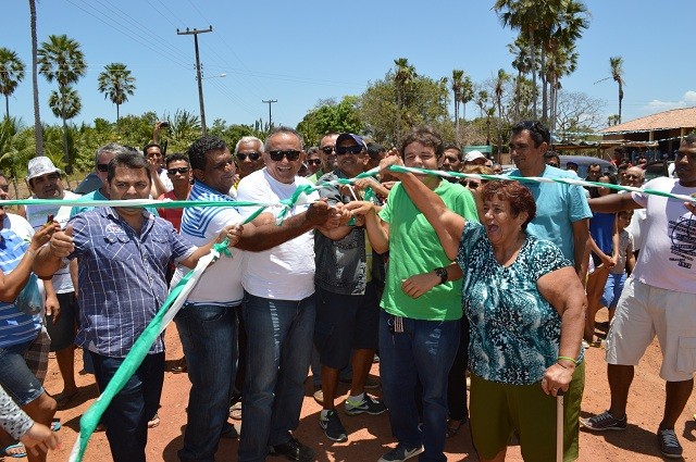 Prefeito Bernildo Val inaugura estrada com grande festa na zona rural de Buriti dos Lopes - Imagem 1