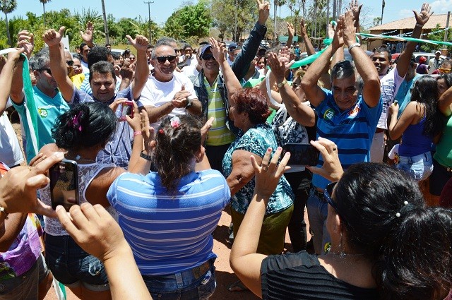 Prefeito Bernildo Val inaugura estrada com grande festa na zona rural de Buriti dos Lopes - Imagem 4