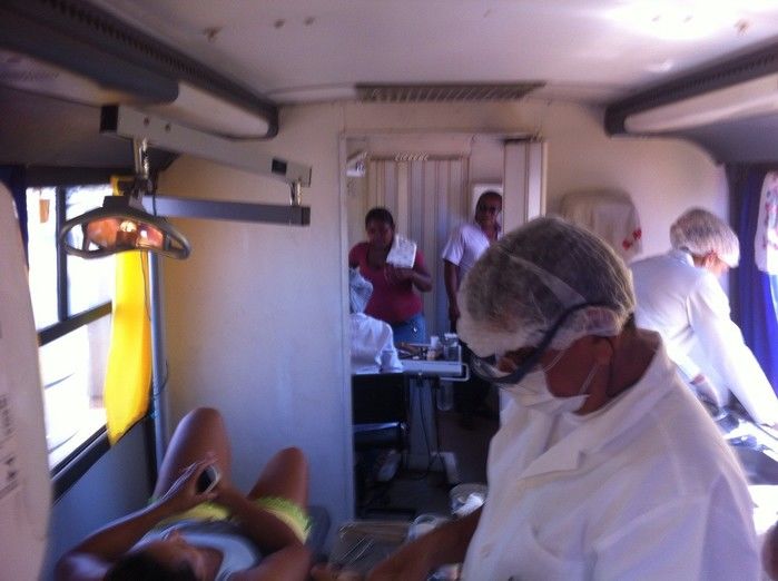 Unidade Móvel de Saúde realiza atendimentos odontológicos gratuitos - Imagem 1