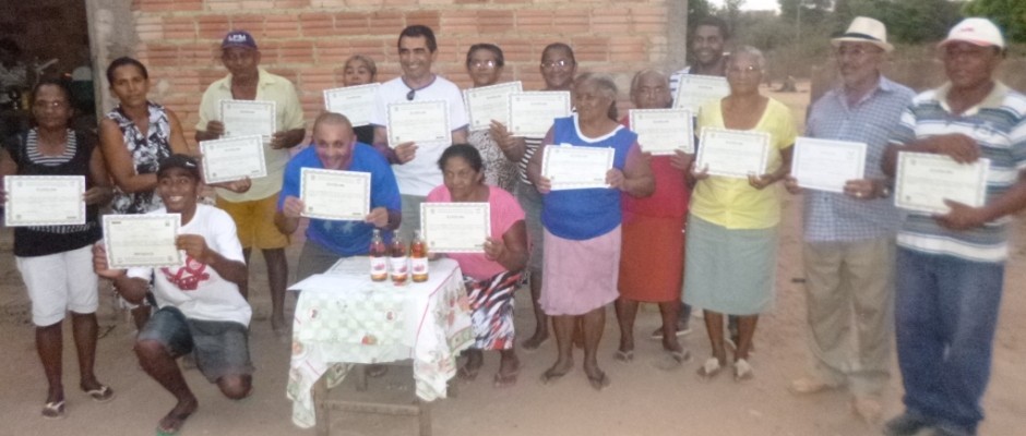 Moradores da Comunidade Barracão recebem certificados de Curso realizado pela EMATER 