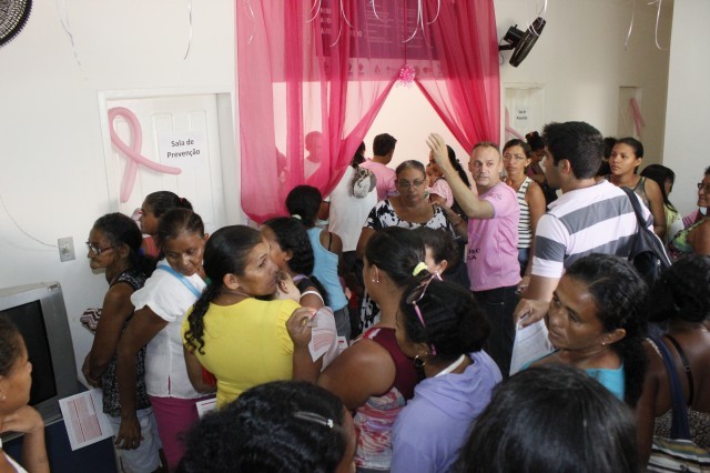 Outubro rosa na cidade de Miguel Alves reuniu dezenas de mulheres  - Imagem 1