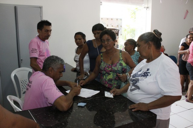 Outubro rosa na cidade de Miguel Alves reuniu dezenas de mulheres  - Imagem 3