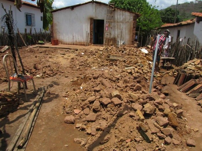 Parede cai e Mata Pai de Família em Agricolândia  - Imagem 8