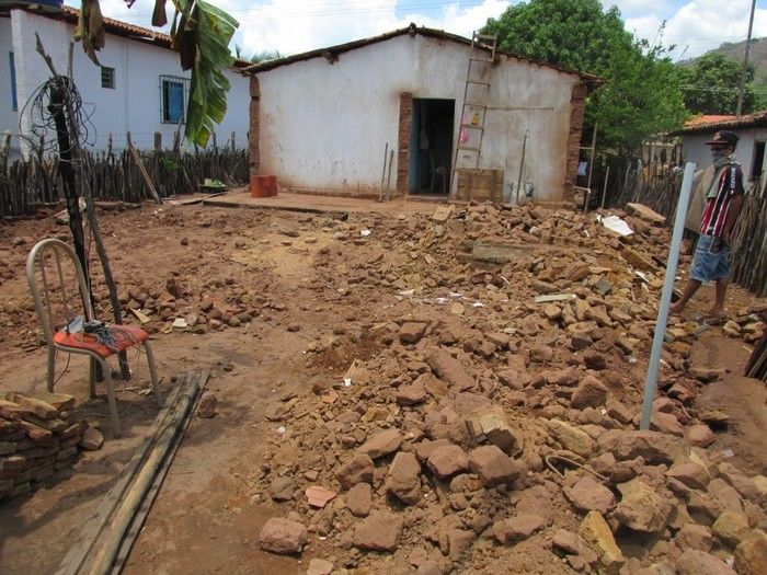 Parede cai e Mata Pai de Família em Agricolândia  - Imagem 6