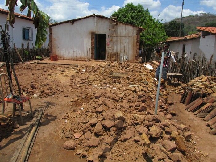 Parede cai e Mata Pai de Família em Agricolândia  - Imagem 7