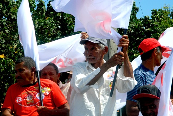 Prefeita Paula Araujo participa de evento politico em prol da candidatura de Dilma Roussef - Imagem 5