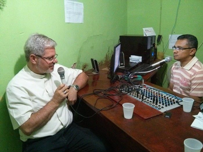 Bispo Dom Marcos Antônio Tavoni em entrevista a Rádio Redenção FM fala de Crisma, tecnologias e família. - Imagem 1