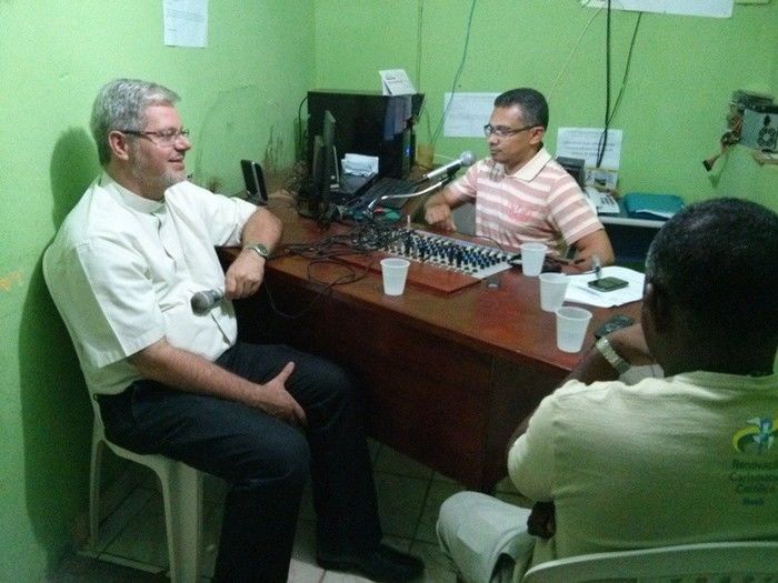 Bispo Dom Marcos Antônio Tavoni em entrevista a Rádio Redenção FM fala de Crisma, tecnologias e família. - Imagem 2
