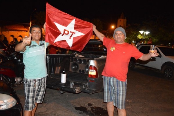 Petistas Freitenses comemoram reeleição da Presidente Dilma Rousseff  - Imagem 4