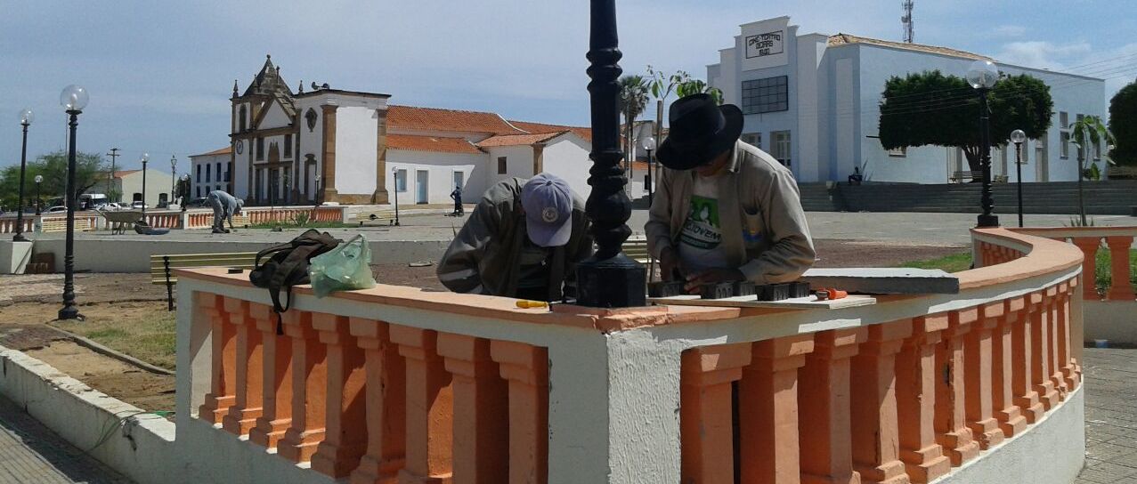 Praça de Eventos passa por revitalização em Oeiras