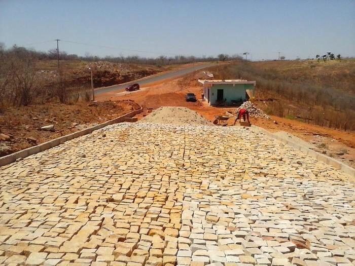 Obras do calçamento na rua de acesso ao nicho da Capela Nossa Senhora de Fátima está em fase de conclusão - Imagem 1
