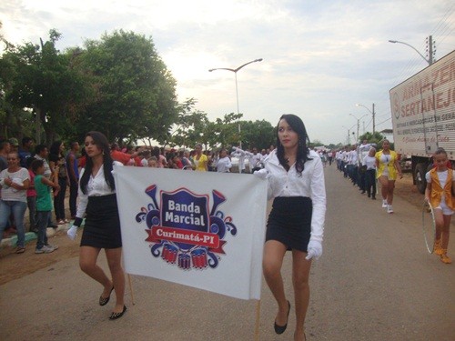 Curimatá comemora 61 anos de história e população presenteada com um grande Show e Desfile Cívico - Imagem 11