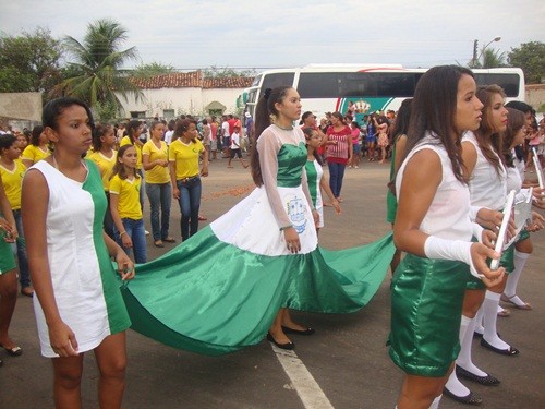 Curimatá comemora 61 anos de história e população presenteada com um grande Show e Desfile Cívico - Imagem 15