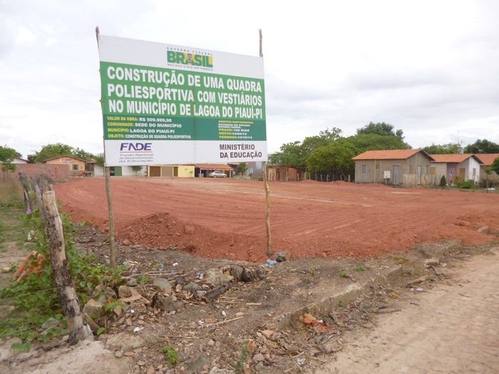 TEVE INICIO A CONTRUÇÃO DE UMA QUADRA POLIESPORTIVA NO BAIRRO MODELO. - Imagem 1