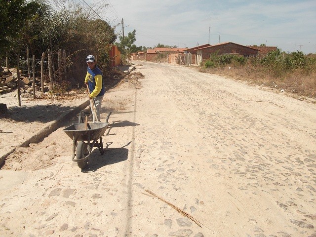 Limpeza de ruas e avenidas de Buriti dos Lopes são realizadas diariamente - Imagem 1