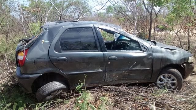 Fiat capota, mata um e deixa quatro feridos em Valença. Veja Fotos / - Imagem 2