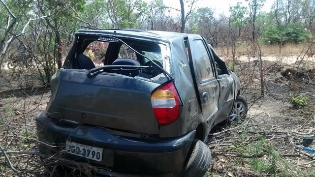 Fiat capota, mata um e deixa quatro feridos em Valença. Veja Fotos / - Imagem 4