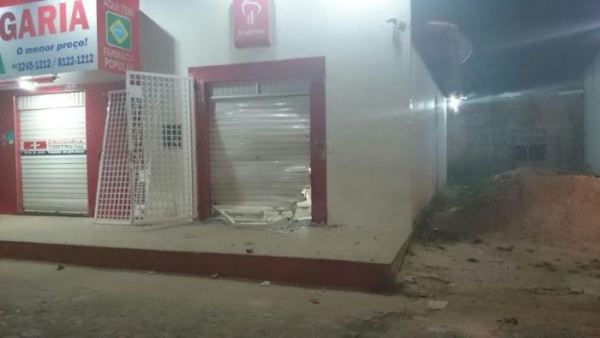 Bandidos explodem Bradesco de N. S. dos Remédios - Imagem 2